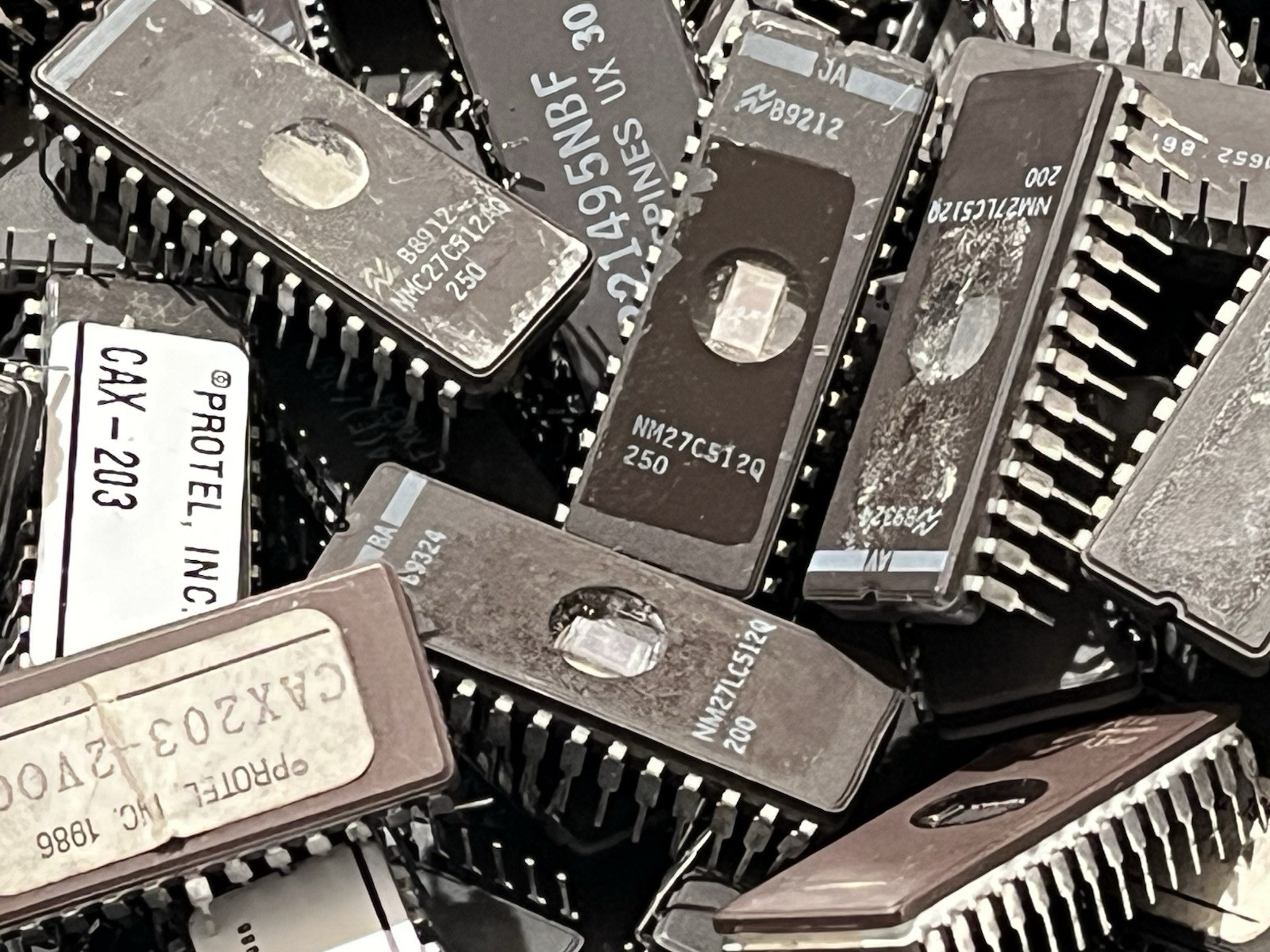 SCRAP CERAMIC IC CHIPS EPROMS FOR PRECIOUS METALS RECOVERY 5 POUND LOTS