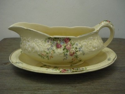 Kronherzog Florentiner Rosalie 1930er floral Goldrand Sauciere & Unterteller