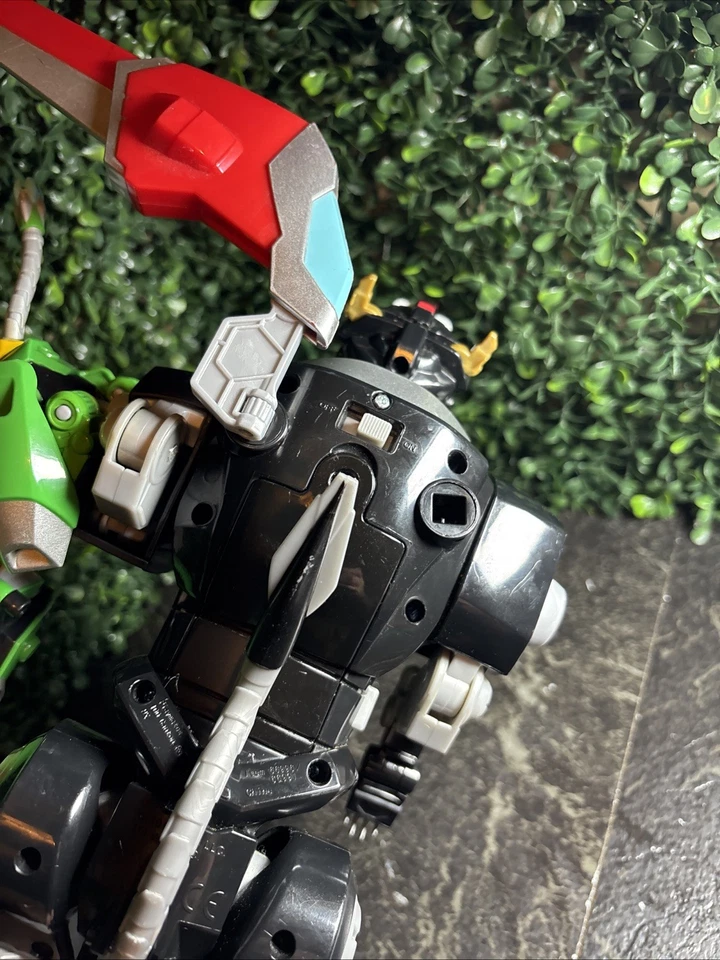 2017 Netflix VOLTRON LEGENDARY DEFENDER 18” Talking Action Figure By Playmates - Image 4 of 4