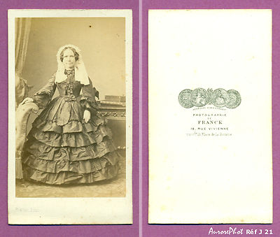 CDV FRANCK à PARIS FEMME SECOND EMPIRE EN ROBE À VOLANTS