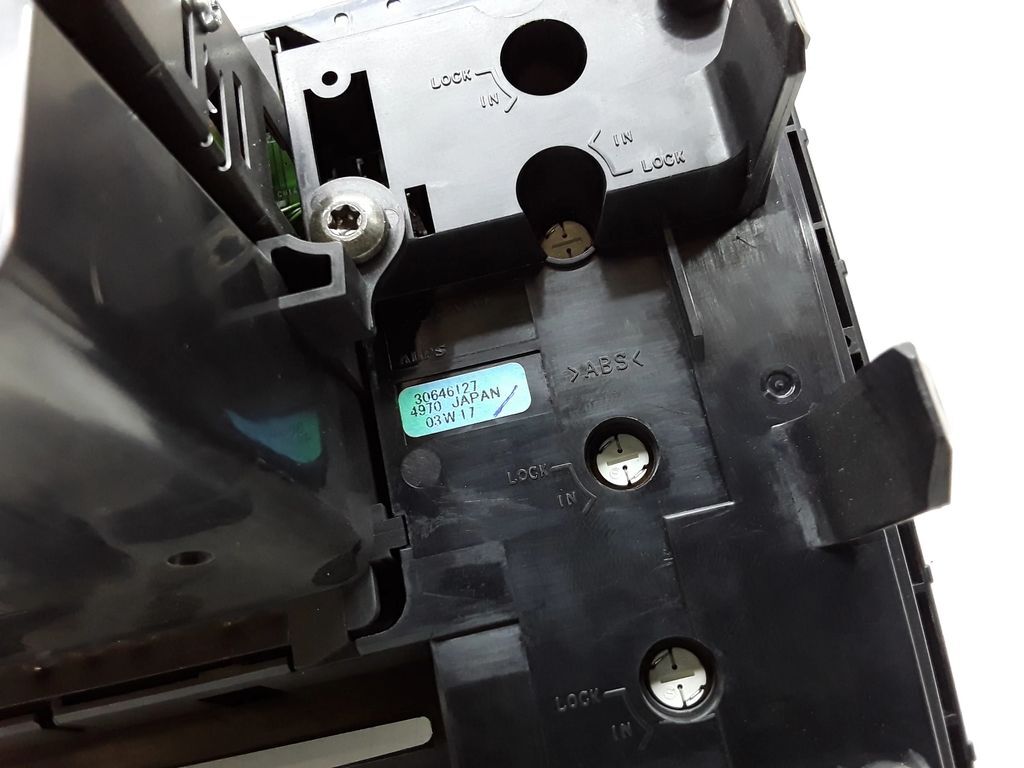 Volvo XC90 2003 Radio CD GPS player head unit 30646127 LGI61057  