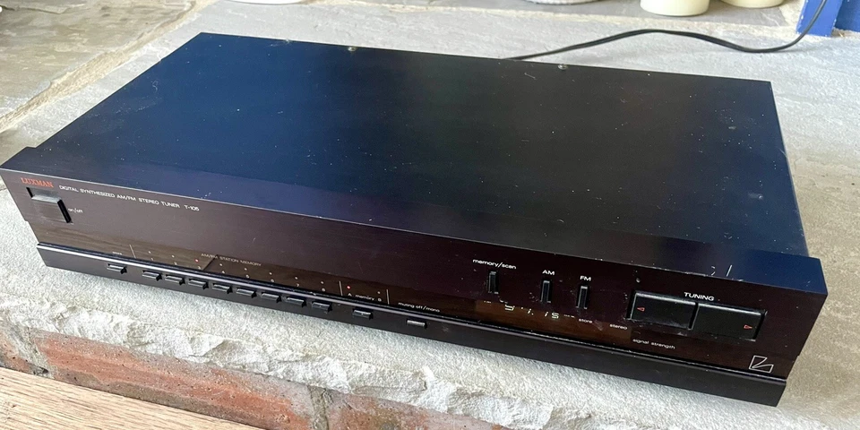 Sintonizador AM/FM sintetizado digitalmente Luxman T-105 de colección de los años 80 GWO Foto 2 de 4