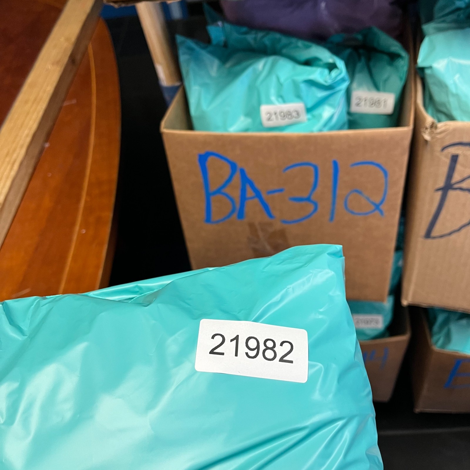 Tommy Hilfiger Men's Plaid Blazer Size 42S Gray Blue Red Stretch Sport Coat thumbnail 14