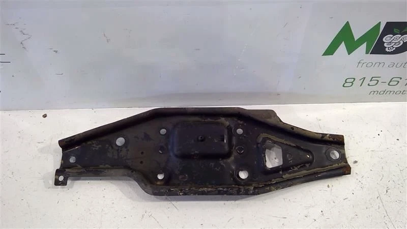 MERCEDES-BENZ SPRINTER 2500 2018-2020 SOPORTE GRILLETE RESORTE DELANTERO IZQUIERDO Foto 3 de 4