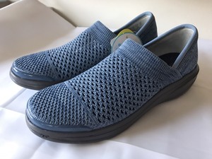 bzees slip on sneaker