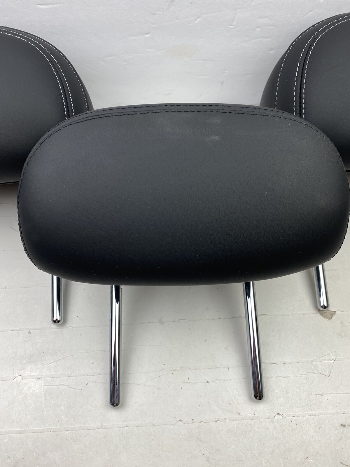 2017 - 2019 MASERATI LEVANTE REAR SEAT HEADREST HEAD REST SET BLACK LEATHER OEM