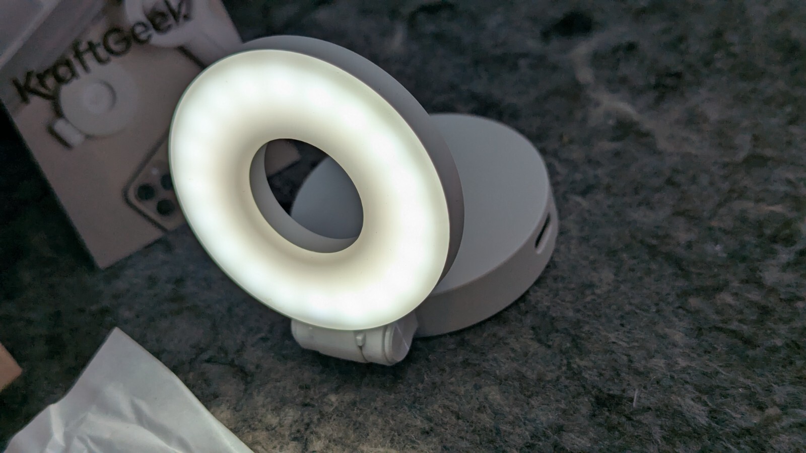 🔥Works Great🔥 KraftGeek HaloGlow Magnetic Phone Ring Light Portable White