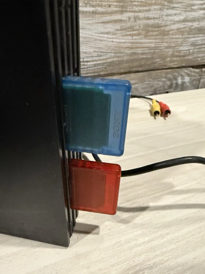 PlayStation 2 com dois controles e dois cartões de memória e dois jogos incluídos - Imagem 3 de 4