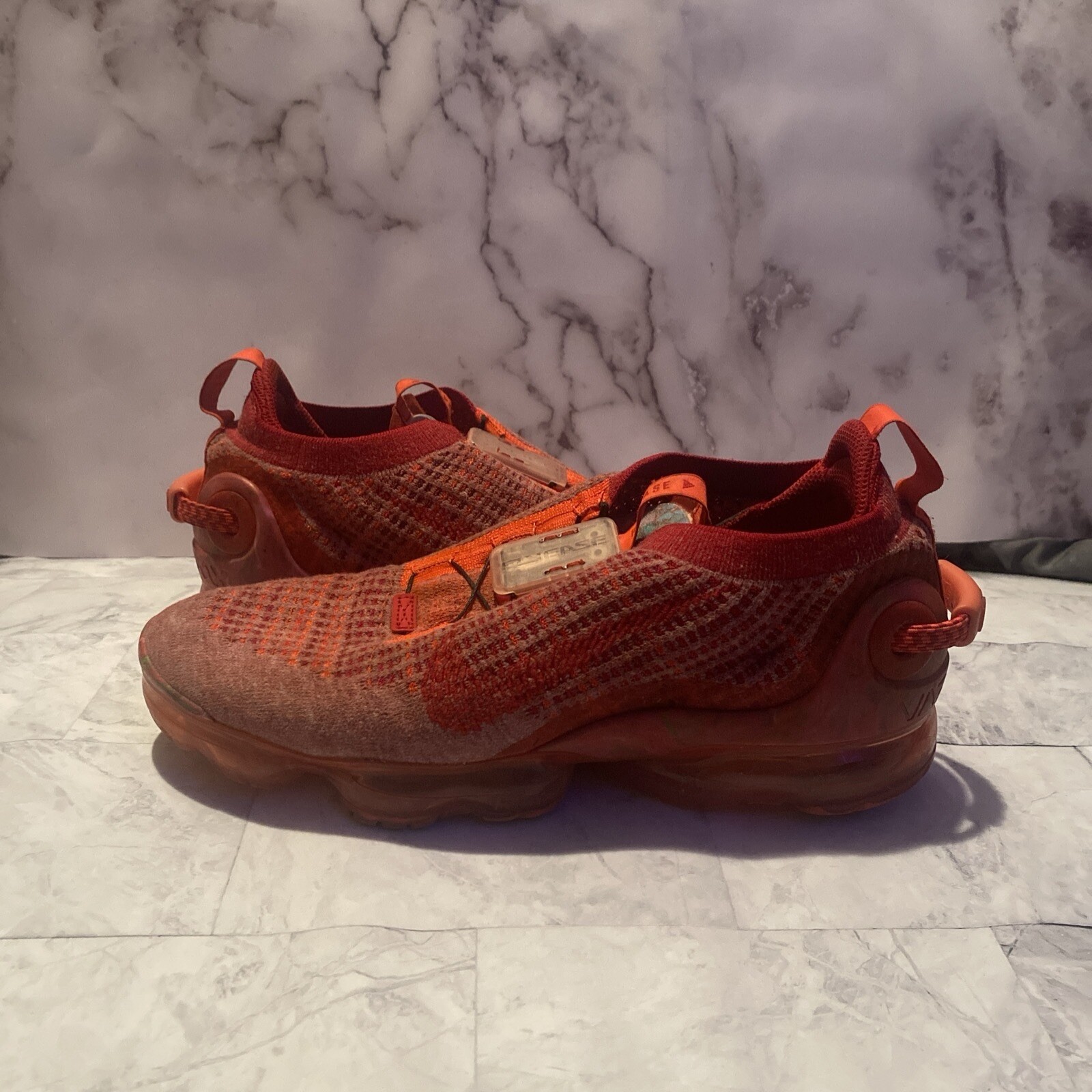 Talla 10 - Nike Air VaporMax Flyknit 2020 Team Red