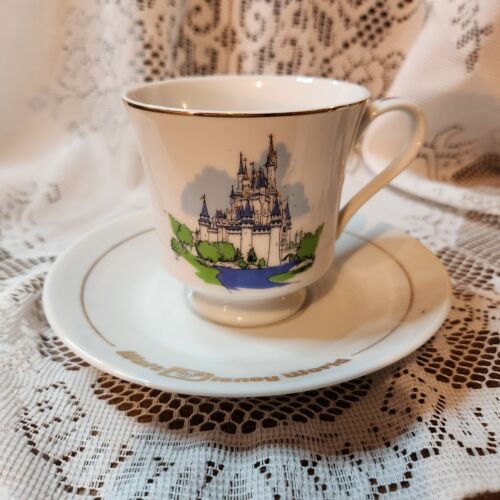 Set tazza da tè e piattini vintage Walt Disney World Disneyland Castle - Foto 1 di 8