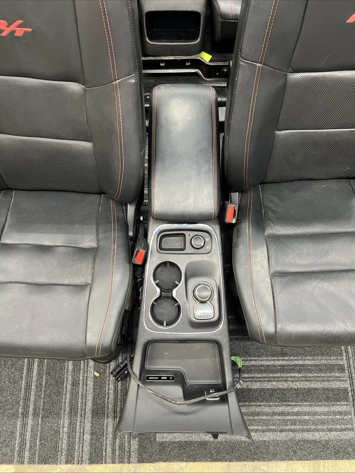 2017 DODGE DURANGO Conjunto de Assento Interior de Couro Preto RT com 3ª Linha, Painéis, Consol - Imagem 3 de 4
