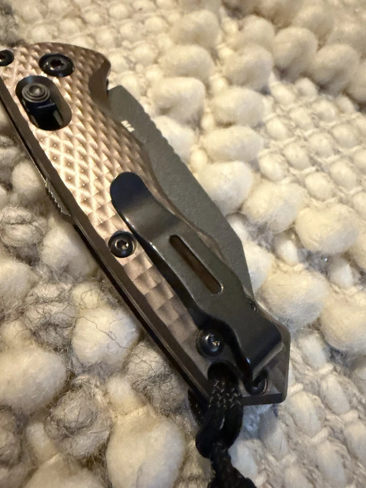 Navaja de Bolsillo Plegable Inmunidad Parcial Hecha en Banco - Excelente Estado Foto 2 de 4