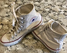 Converse Chuck Taylor All Star High Classic White Men’s 6 Women’s 8