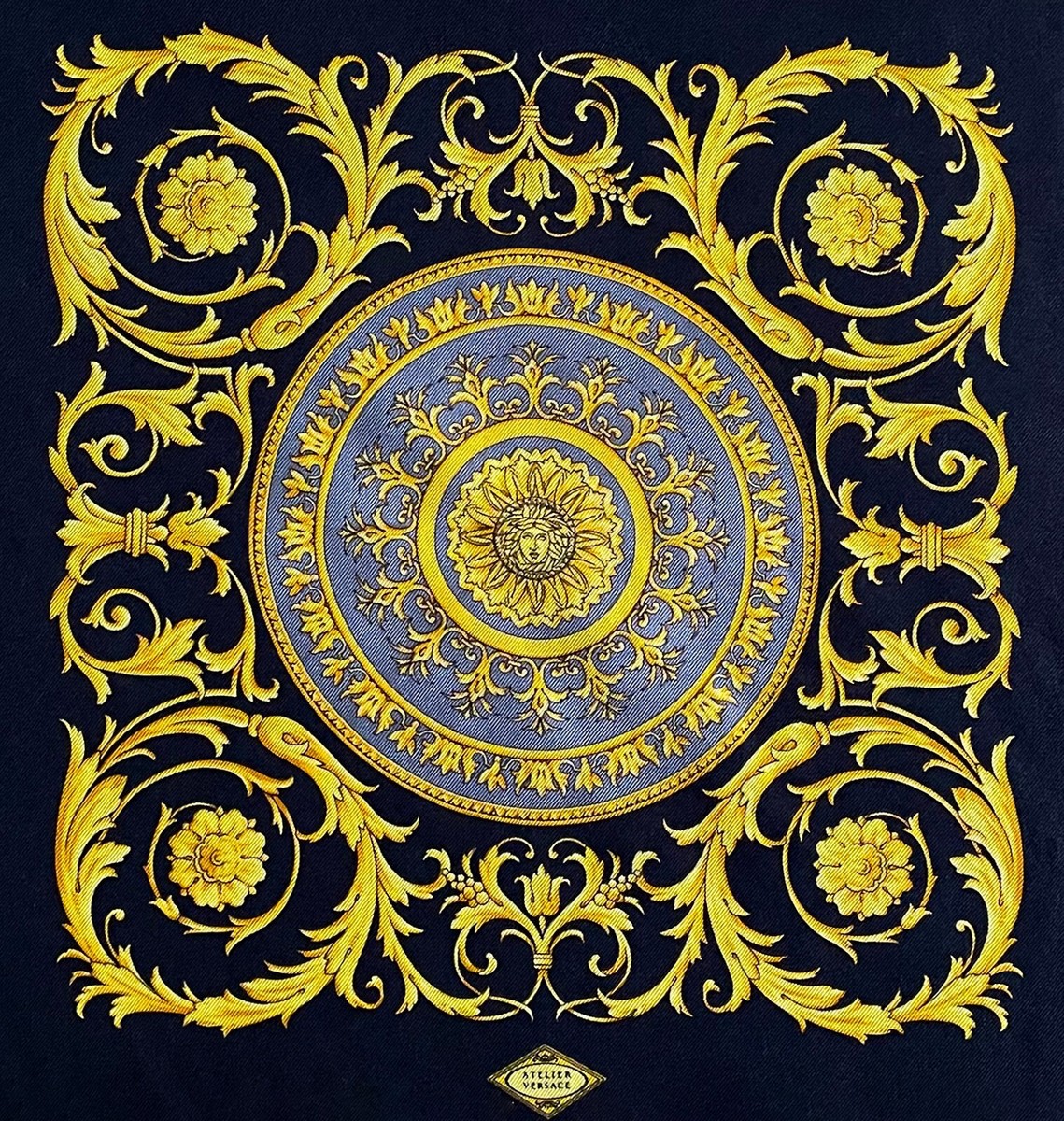GIANNI VERSACE スカーフ GIANNI VERSACE silk neck scarf Baroque w/ Medusa pattern