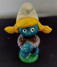 Smurfs Schoolgirl Smurfette Smurf with Book, 20173 Rare Vintage Figurine 1983