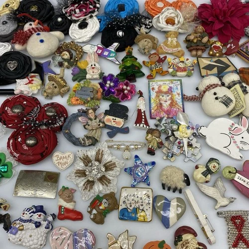 Huge Lot 100 Vintage BROOCH Pins Handcrafted Wood Resin Fabric Costume Jewelry