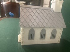 PLASTICVILLE O SCALE CHURCH WHITE WITH Gray ROOF WINDOWS DOORS