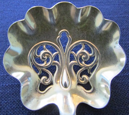 BON BON SERVING SPOON! Vintage WHITING Sterling 925 silver: LILY of the VALLEY - Picture 3 of 4