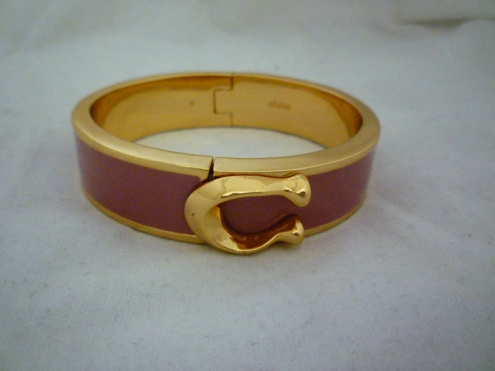 Bracciale Coach Signature placcato oro e smalto viola cerniera fibbia C nuovo