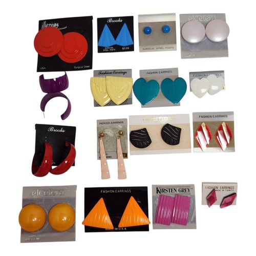 Lotto 16 paia di orecchini traforati vintage retrò plastica metallo lucite colorati  - Foto 1 di 16