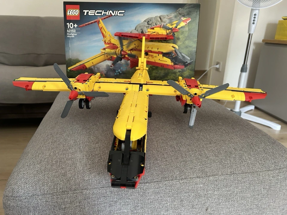 LEGO Technic 42152 Firefighter Aircraft, foto 1 di 5