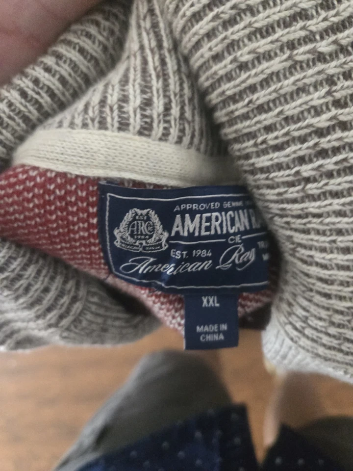 Cárdigan suéter abotonado American Rag XXL rojo, blanco, bronceado, azul, gris estrellas American Rag para hombre Foto 3 de 3