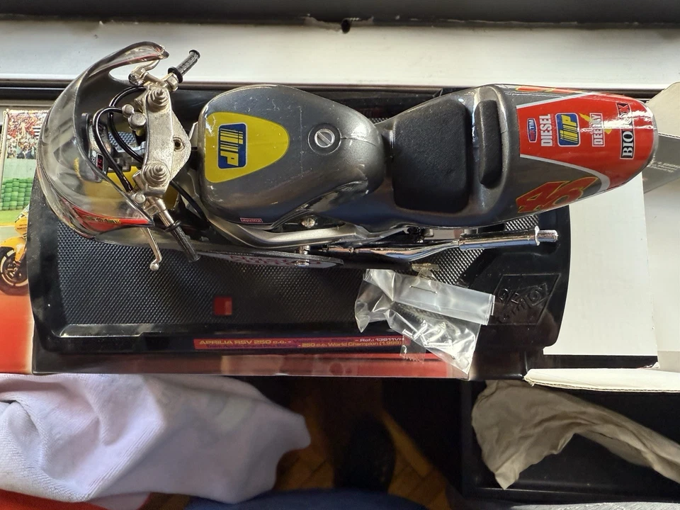 Guiloy 1:10 Aprilia Valentino Rossi 46 die-cast Metal - Immagine 3 di 4