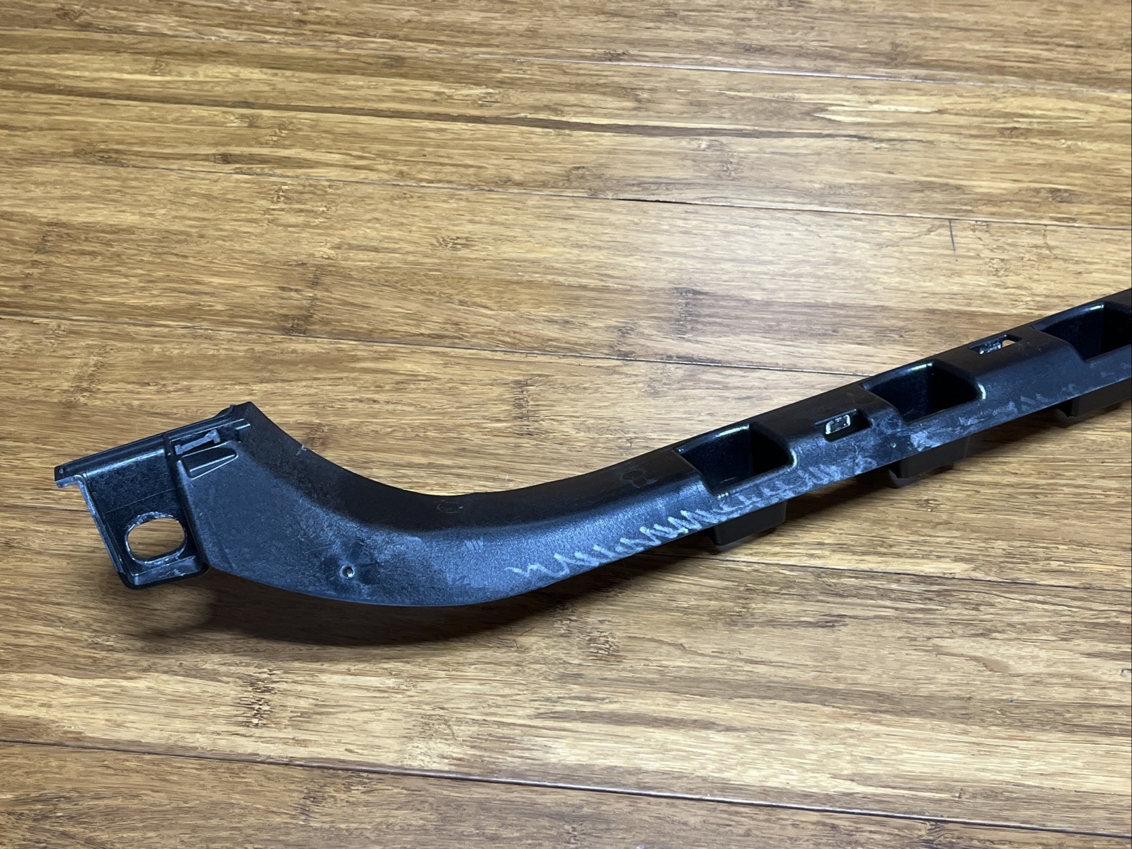 2017-2023 Rolls Royce Dawn RR6 Left Side Sill Mount Bracket Support OEM 7301675