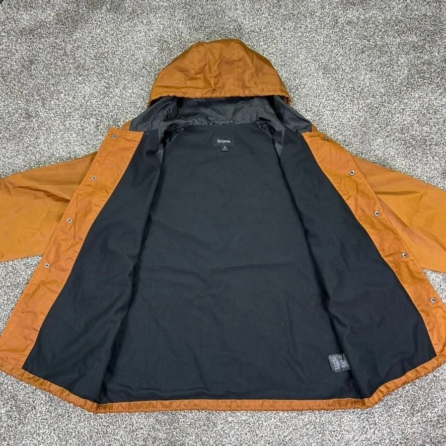 Chaqueta cortavientos Brixton Merced con capucha para hombre pequeña calidad genuina marrón óxido Foto 3 de 4