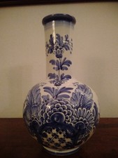 VASO CERAMICA BIANCO CON DECORI BLU FIRMATO G.B.VIERO BASSANO