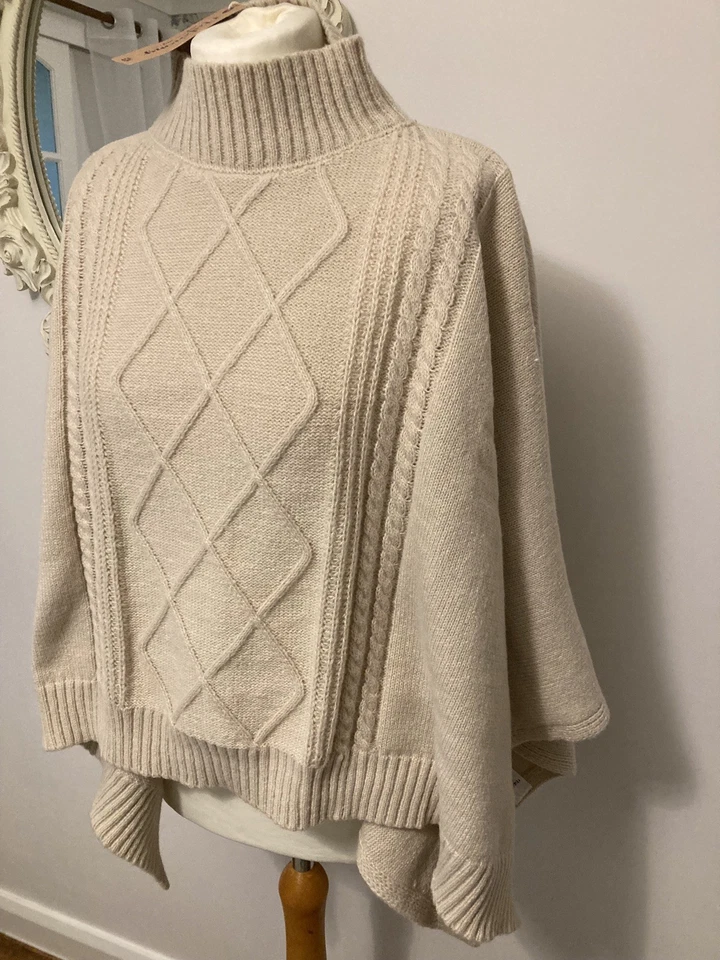 Cream Cable Knit Poncho , One size . - Image 2 of 2