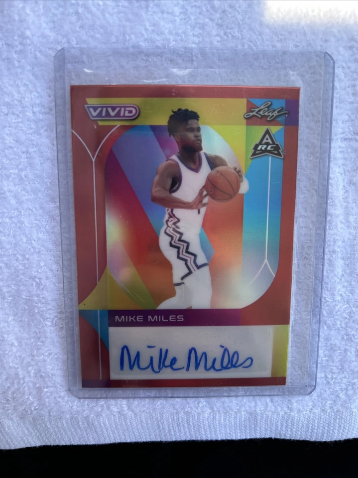 2022-23 Leaf Vivid Refractor Autograph RC Mike Miles #BAMM3 #d 22/35 Red🔥🔥 - Image 3 of 4