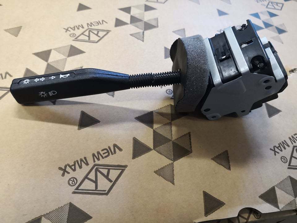 Commodo clignotant et phare Citroën C15 : Fiabilité et précision des commandes