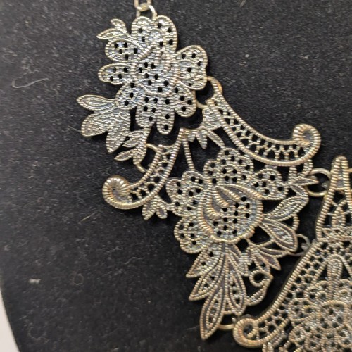 Victorian Lace Metalwork Necklace Floral Regal Bib Elegant Collar, Vamp Jewelry - Picture 5 of 11