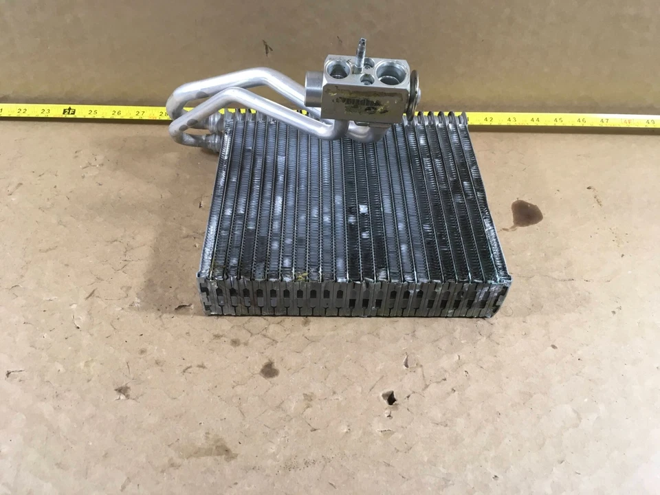 Mini Cooper Base R55 R56 R57 2007-2014 válvula de expansión evaporador OEM 9185521. Foto 2 de 4