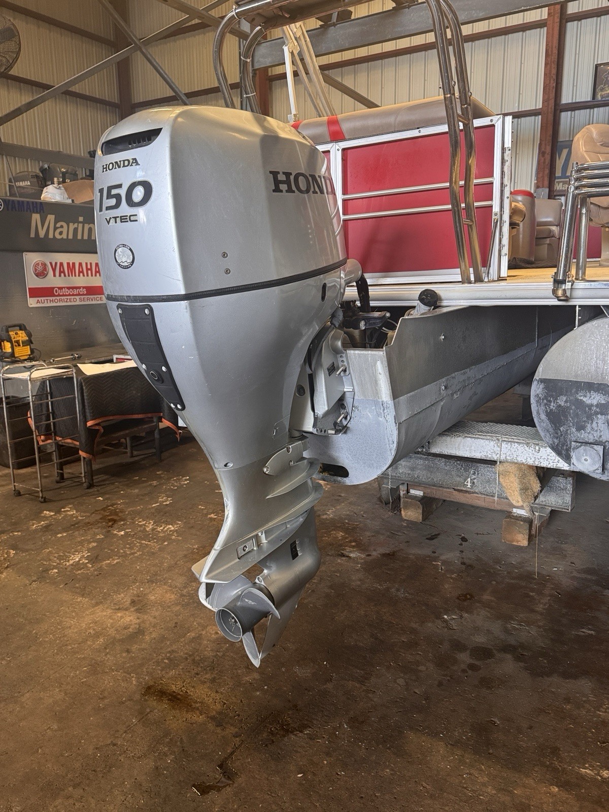 HONDA  BF150A  2015 , 20 INCH SHAFT , STARTS AND RUNS.