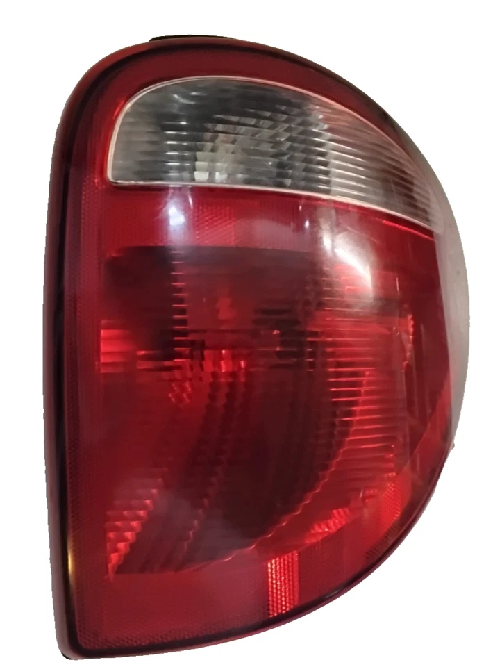 Luz trasera derecha Dodge Caravan, Chrysler Town & Country: 2004, 2005, 2006, 2007 Foto 4 de 4