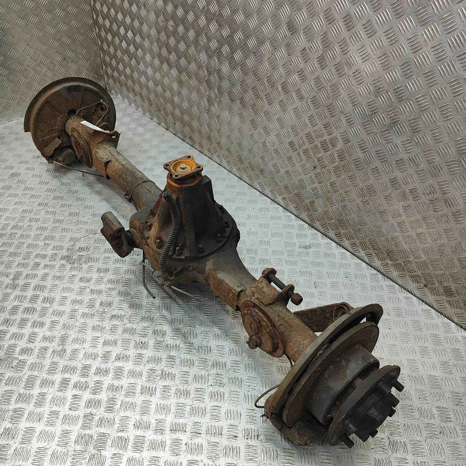 LAND ROVER DEFENDER L315 Wagon Rear Axle TVK100440 2.5D 90kw 2000 31197476 - Image 4 of 4