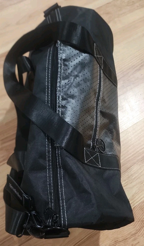 Mercedes-Benz Black Duffel Travel Gym Bag Logo Lining Shoulder Strap charm, EUC  - Image 3 of 4