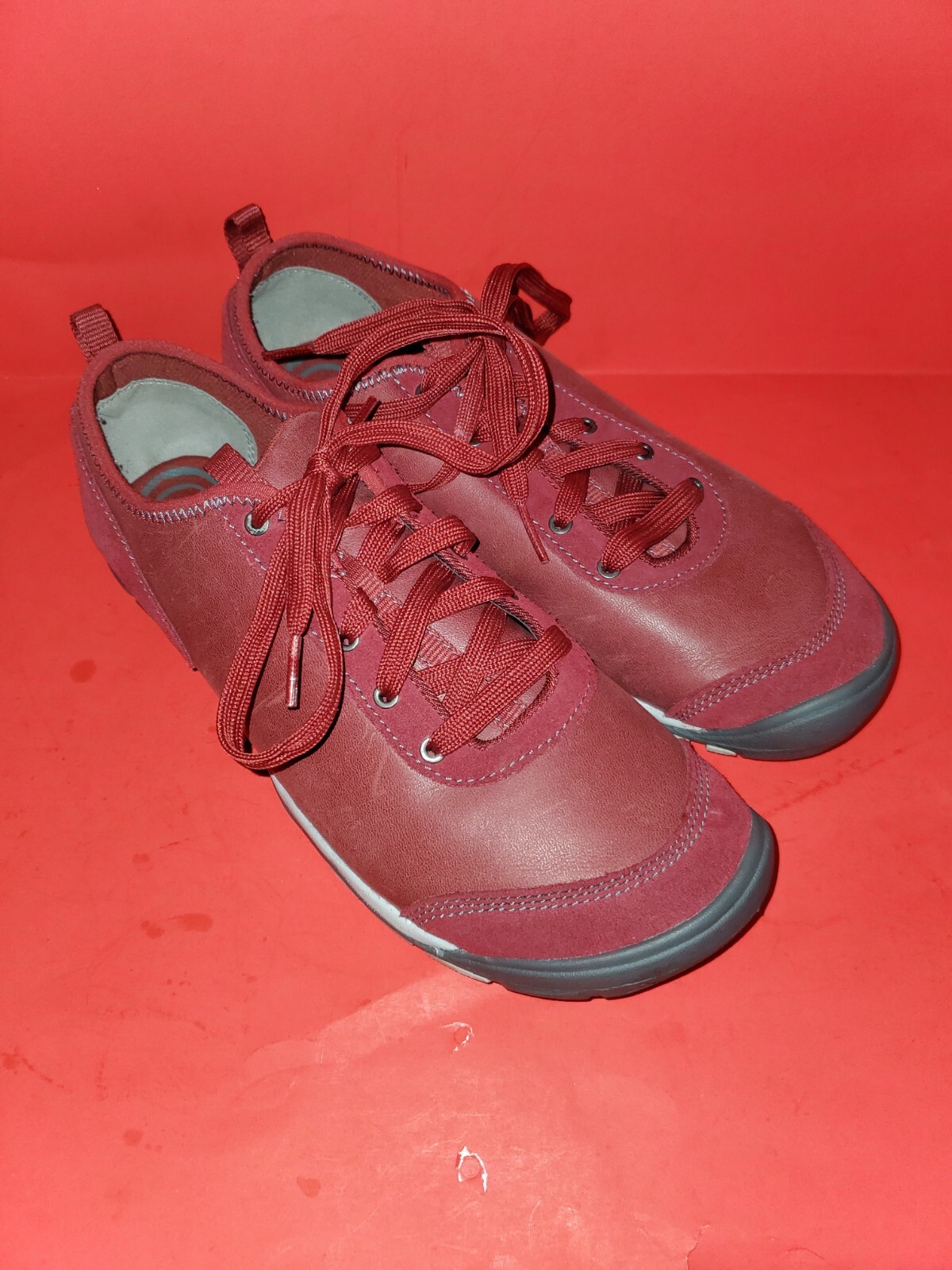 Scarpa da passeggio sportiva Keen stringata donna taglia 10 5 W bicolore rosso arco contorno