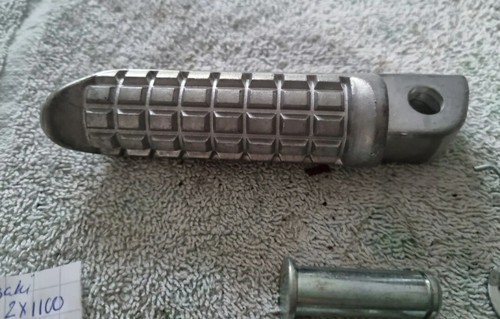 Kawasaki ZZR 1100 Left Rear Footpeg - Picture 2 of 11