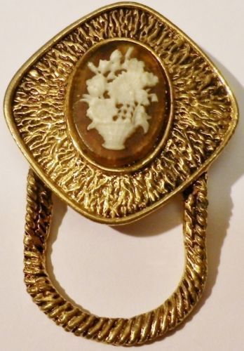 Broche Vintage Résine Moulée Portrait – Vert – Années 60/70