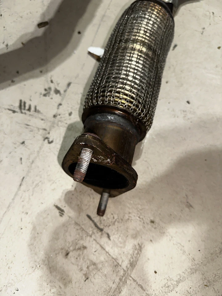 Tubo de escape Ford Bronco Sport Foto 2 de 4