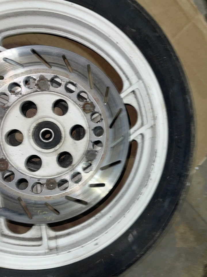 Llanta delantera yamaha fz600 fz 600 blanca mag 1987 1986 1988 86 87 88 Foto 2 de 4