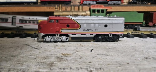 Life-Like HO Scale Santa Fe F7A Diesel Locomotive - Picture 2 of 7