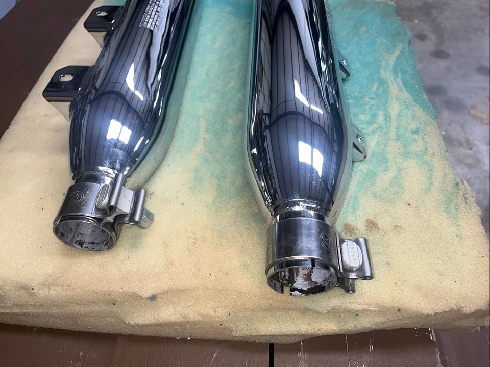 Nuevos silenciadores de escape Indian Scout 2023 sin cordones/retirados en el distribuidor nuevos Foto 3 de 4