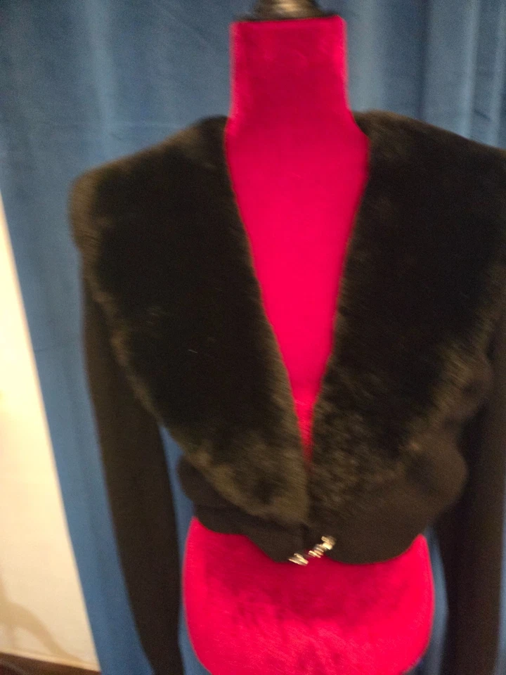 Marilyn Monroe Owned/Worn Faux Collar Wool Sweater from Secretary May Reis - Image 3 of 4