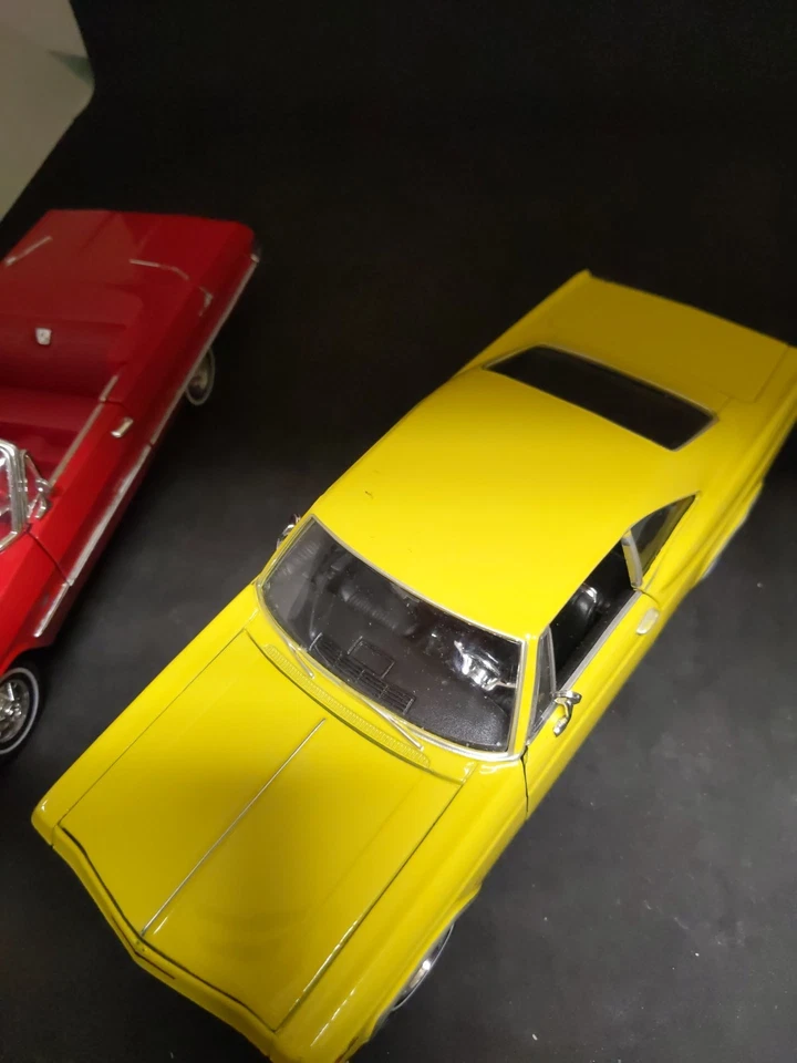 Chevrolet Impala 1963 Welly 1:26 y Impala SS 1965 sin caja  Foto 4 de 4