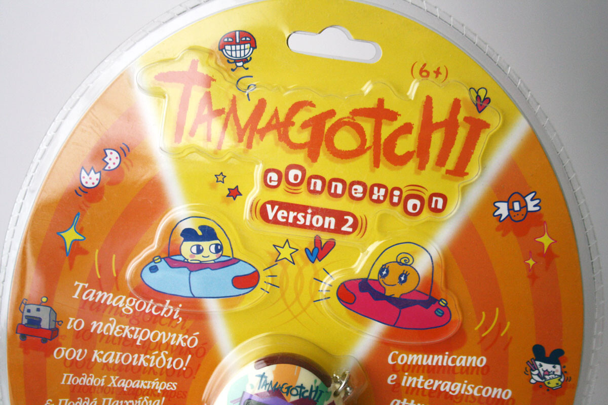Tamagotchi Connexion Version 2 V2 Virtual Pet Purple Bandai 2006