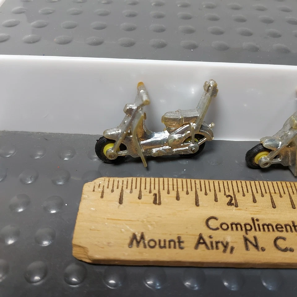 3 - Scooter Honda Cub Tootsietoy años 60 con barra Sissy plástico miniatura cromo  Foto 2 de 4